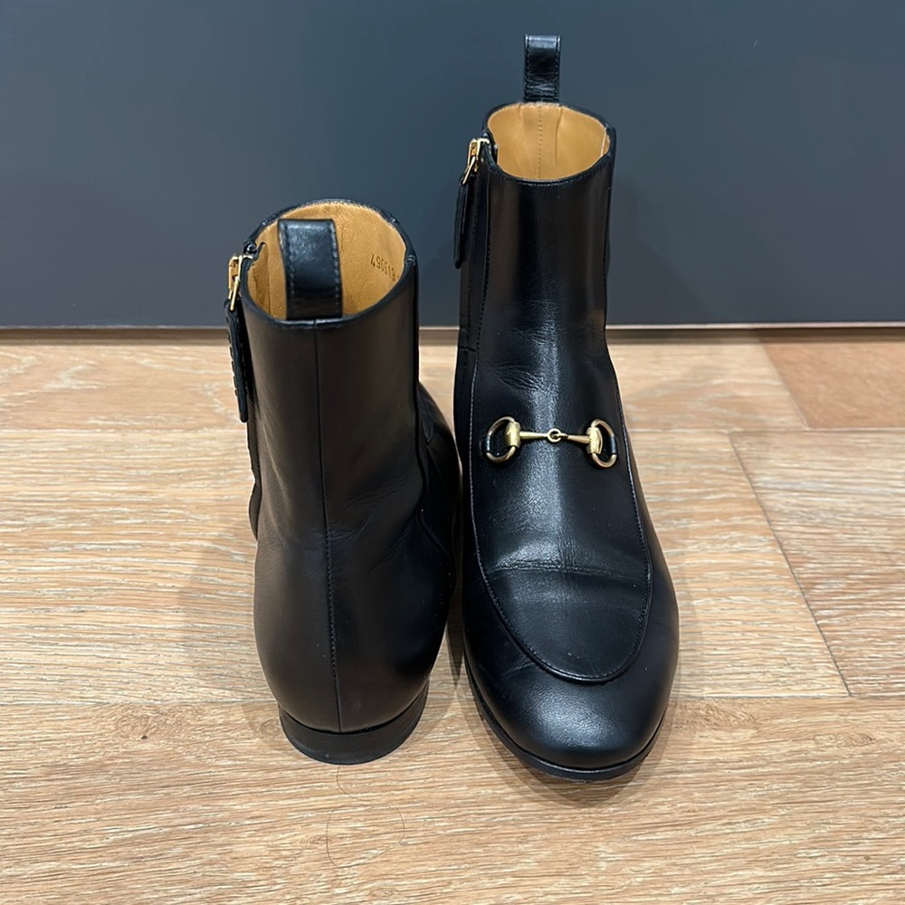 Authentic Gucci flat booties in black, size 37.5. In great condition.
